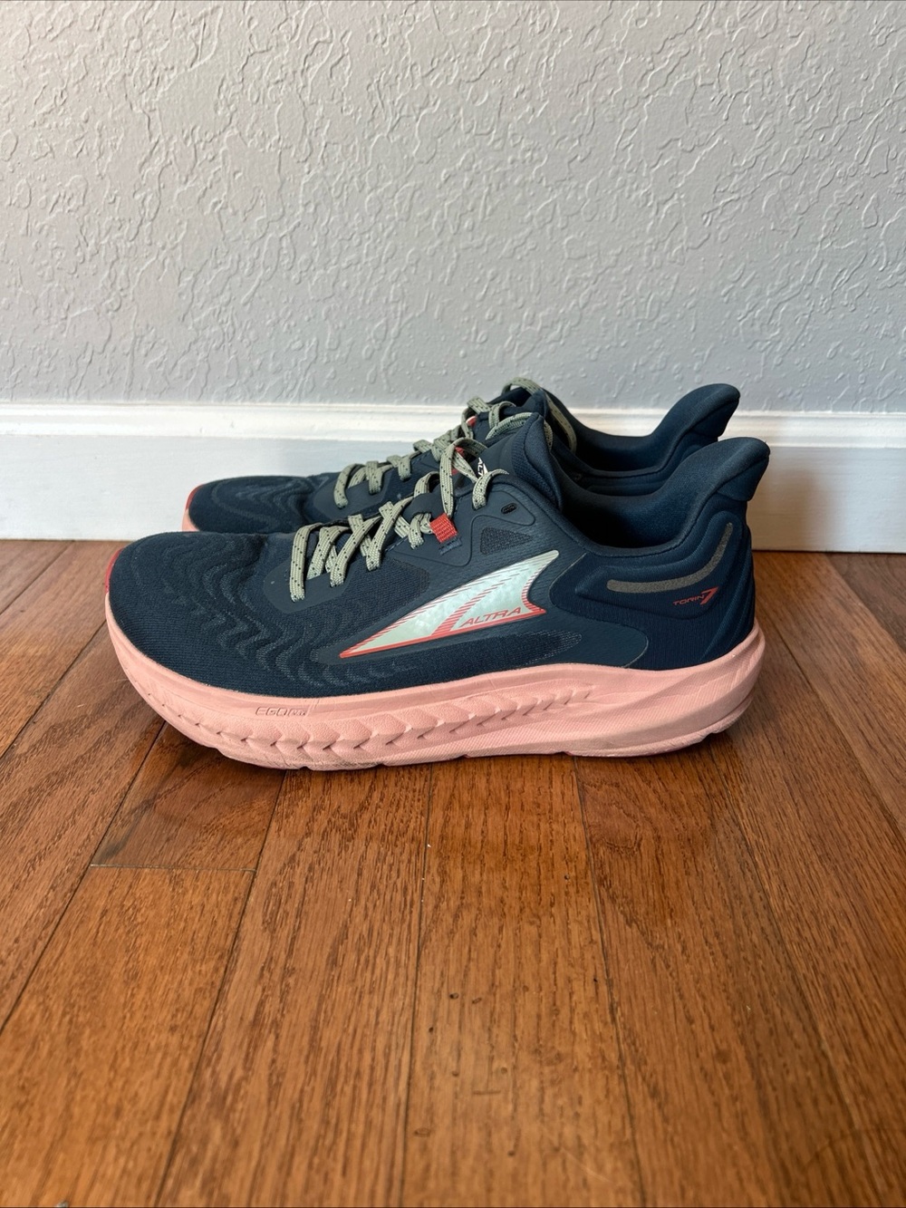 Altra Torin 7 Running Shoes Sneakers Women’s Size 9.5 Blue Pink